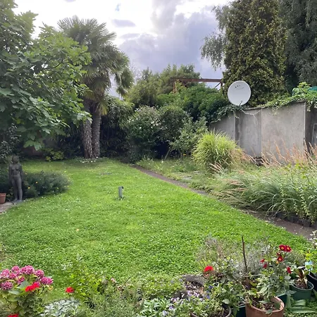 12 Minutes From Duesseldorf To Your Private And Cosy *