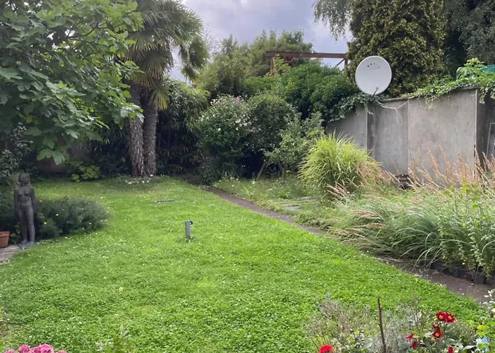 12 Minutes From Duesseldorf To Your Private And Cosy *